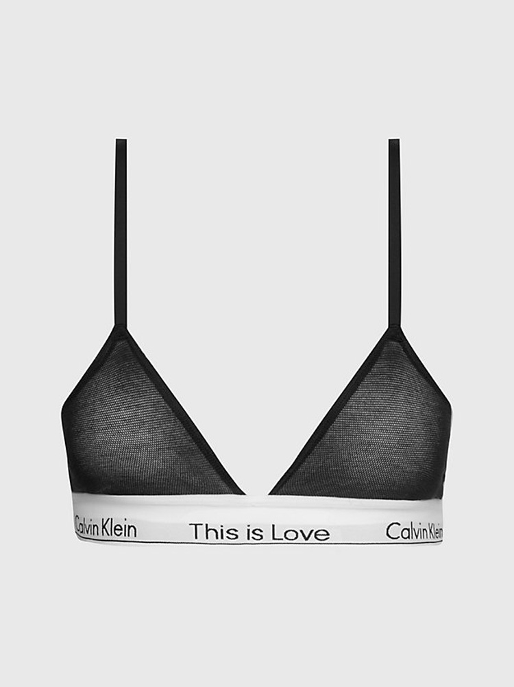 Μαύρο Calvin Klein εσώρουχο σε τριγωνικό σχήμα.
